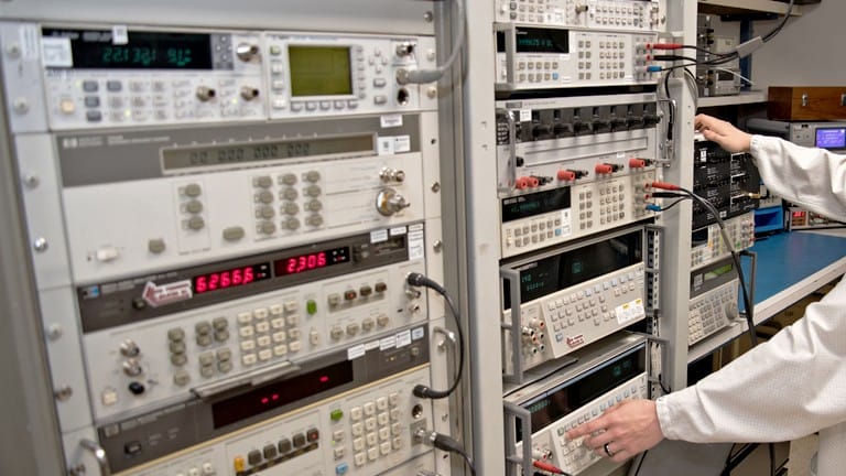 Electrical calibration equipment in a rack