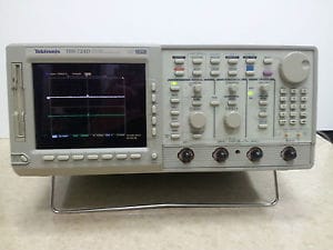 Tektronix Tds724D 500Mhz, 2+2 Ch, 2Gs/S, Digital Oscilliscope