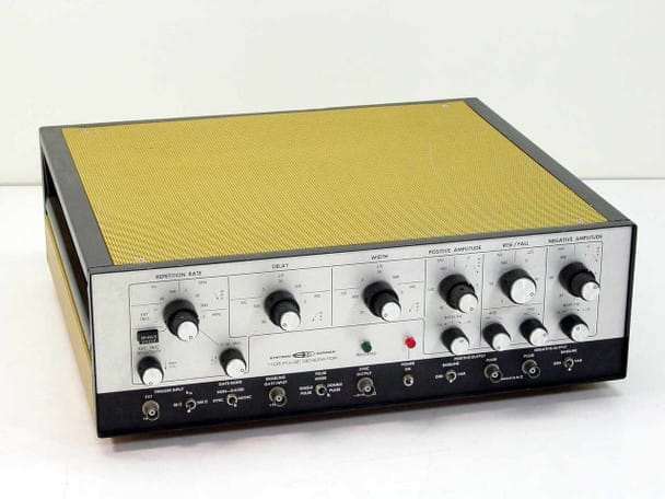 SYSTRON DONNER 110B Pulse Generator